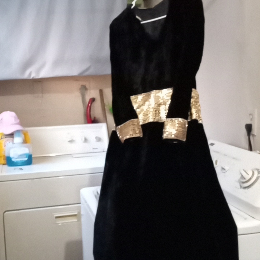 Potpourri vintage velvet & gold sequin black tie or  New Years  Eve gown. Sz 6